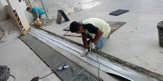 Expansion joint being treated with Hypalon membrane