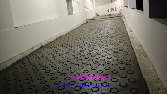 Car park ramp with anti-slip ring pattern