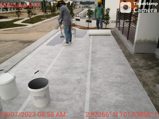 Liquid-applied waterproofing with fibreglass reinforcement
