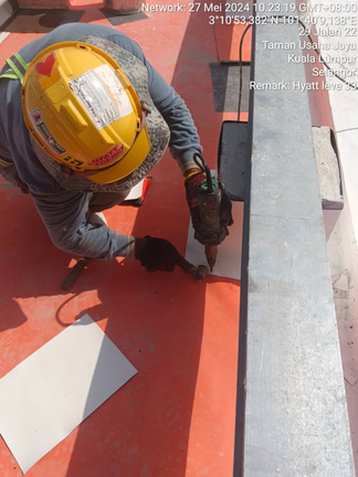 Worker heat-welding a PVC membrane